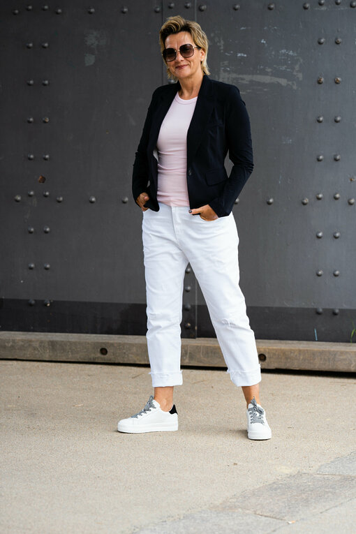 SENTA” light pink (PI47) / Jeans “ZIVA” – white (ER76) / Sneaker “NOLA” – white (10D98)