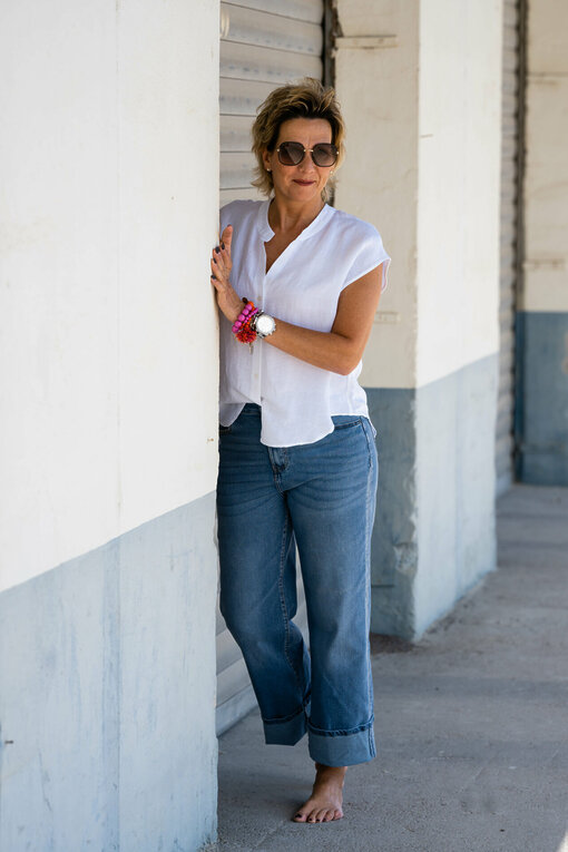 Ärmellose Bluse “LAUREN” white (AE05) / Coole Jeans "VIVIEN" jeansblau (H39)