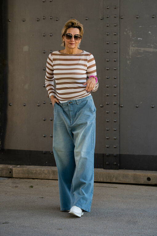 Transparentes Streifen- Longsleeve “CORA” ecru/cedar brown(10D105) / Wide Leg Jeans "RYLEE" - vintage blue (GB08)