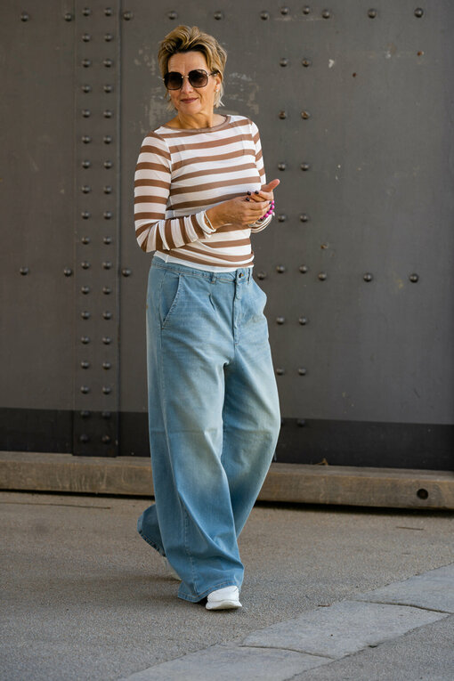 Transparentes Streifen- Longsleeve “CORA” ecru/cedar brown(10D105) / Wide Leg Jeans "RYLEE" - vintage blue (GB08)