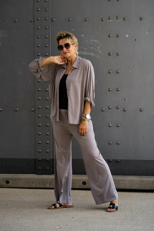 Bluse "MILLA" taupe (GW53) / Weite Hose "SELMA" taupe (H31)