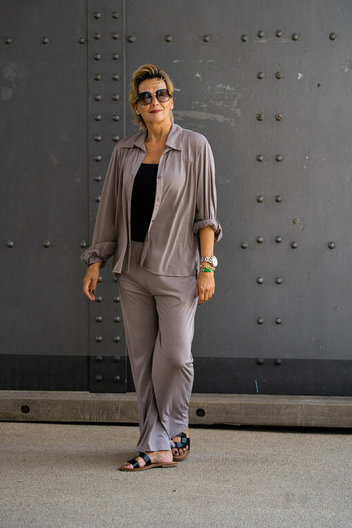 Bluse "MILLA" taupe (GW53) / Weite Hose "SELMA" taupe (H31)