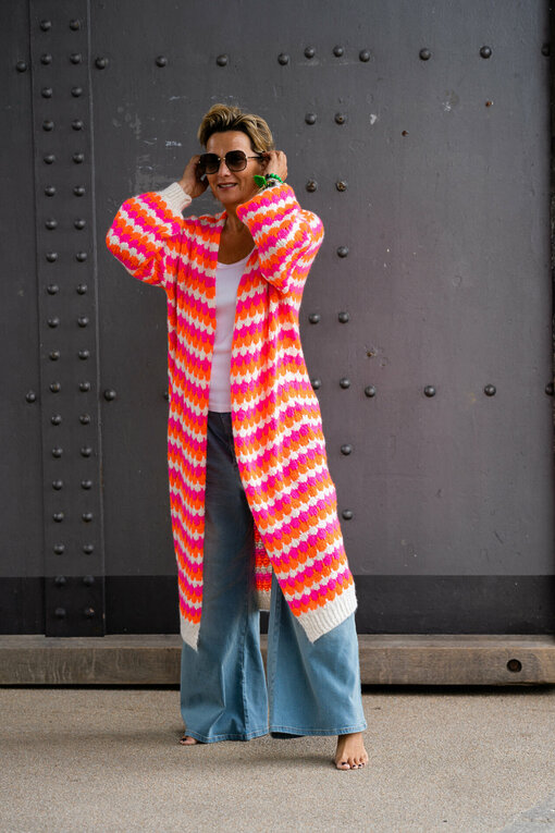 Oversized Cardigan "DEJA" pink-orange-ecru (GW49) / Wide Leg Jeans “RYLEE” – vintage blue (GB08)