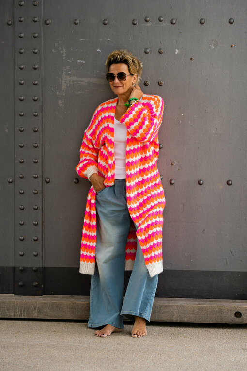 Oversized Cardigan "DEJA" pink-orange-ecru (GW49) / Wide Leg Jeans “RYLEE” – vintage blue (GB08)