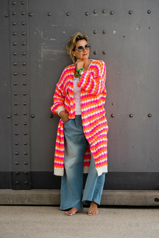 Oversized Cardigan "DEJA" pink-orange-ecru (GW49) / Wide Leg Jeans “RYLEE” – vintage blue (GB08)