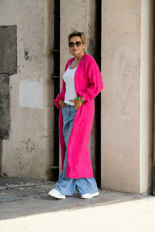 Maxi Cardigan “TALIA” fuchsia (GW90) / Wide Leg Jeans “KALEA” – washed blue (ER68)