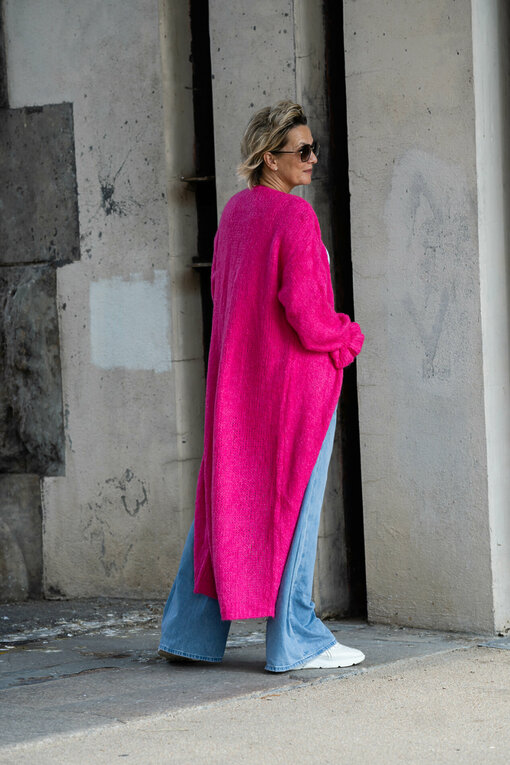 Maxi Cardigan “TALIA” fuchsia (GW90) / Wide Leg Jeans “KALEA” – washed blue (ER68)