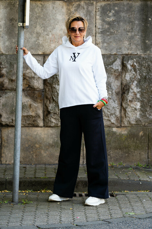 Wide Leg Jogger “SADE” black (PI95) / Trendiger Hoodie “VALEA” white/black (PI79)