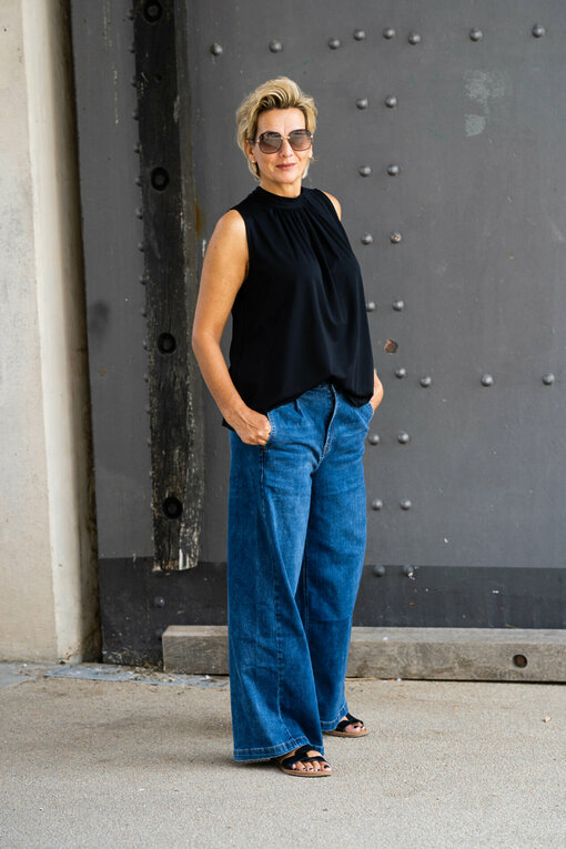 Wide Leg Jeans "YIBBI" dark blue (H36)  Elegantes Top “ANOUK” schwarz(BA04)