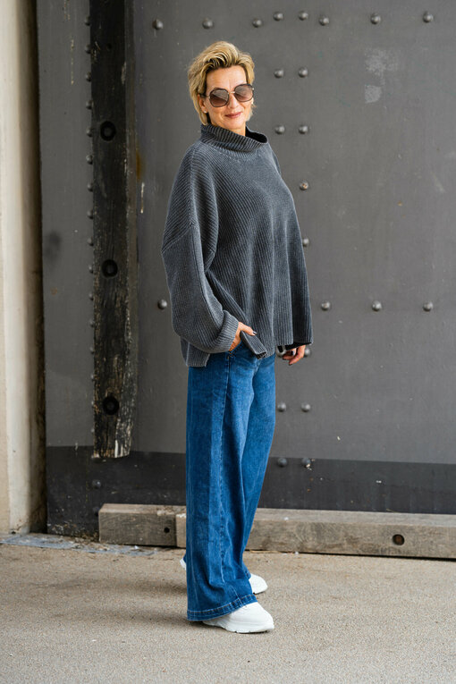 Oversized Strickpullover "FANJA" black (CC07) / Wide Leg Jeans "YIBBI" dark blue (H36)