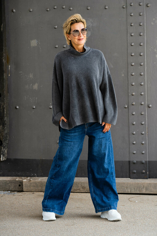 Oversized Strickpullover "FANJA" black (CC07) / Wide Leg Jeans "YIBBI" dark blue (H36)