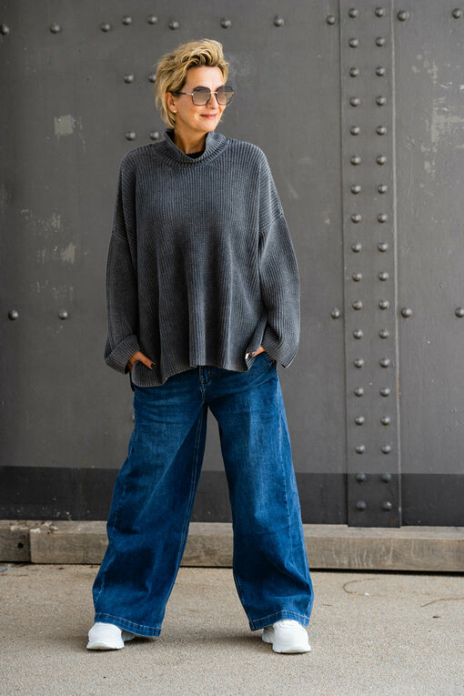 Oversized Strickpullover "FANJA" black (CC07) / Wide Leg Jeans "YIBBI" dark blue (H36)