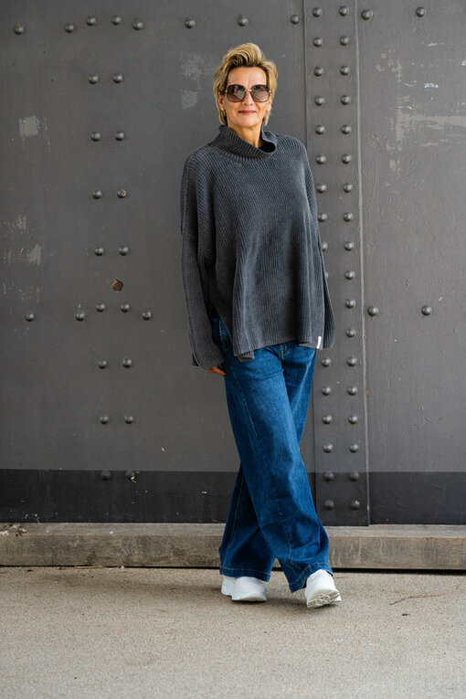 Oversized Strickpullover "FANJA" black (CC07) / Wide Leg Jeans "YIBBI" dark blue (H36)