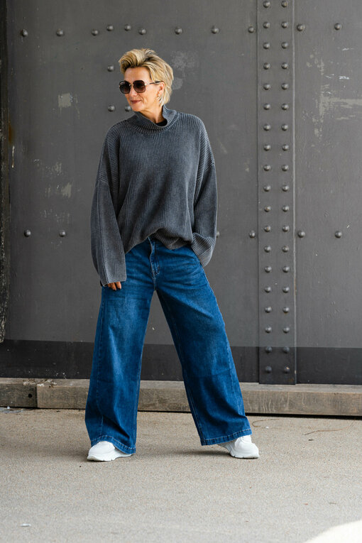 Oversized Strickpullover "FANJA" black (CC07) / Wide Leg Jeans "YIBBI" dark blue (H36)