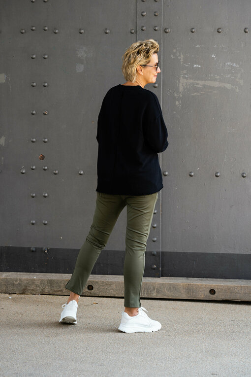 Ladies Pants "CECILIA" dark khaki (ER46) / Longsleeve “VALENTINA” black (ER73)