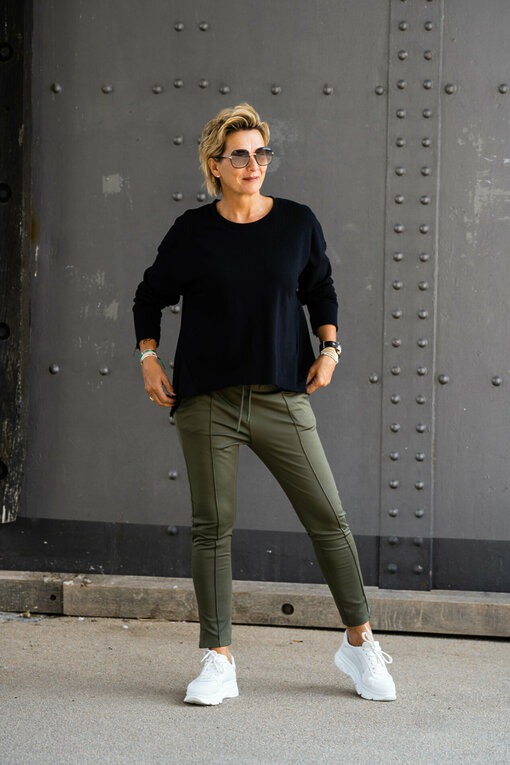 Ladies Pants "CECILIA" dark khaki (ER46) / Longsleeve “VALENTINA” black (ER73)