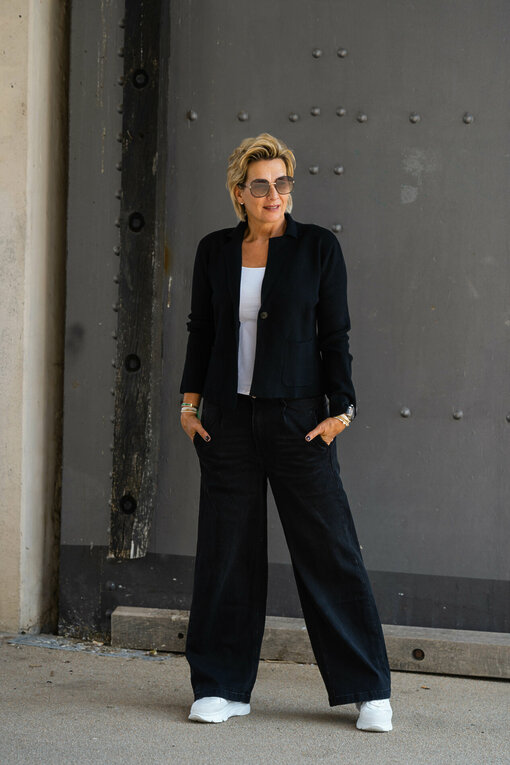 Feinstrick Blazer "TANJA" schwarz (GW208) / Wide Leg Jeans "YIBBI" black (H36)