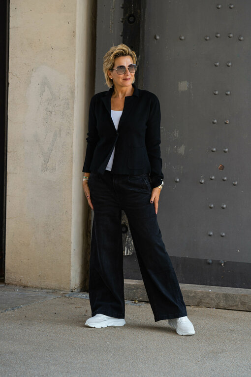 Feinstrick Blazer "TANJA" schwarz (GW208) / Wide Leg Jeans "YIBBI" black (H36)