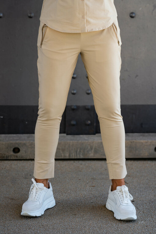 Elastische Bluse "BLUEBELL" sand (TQ14) / Ladies Pants "SUNFLOWER" sand (TQ10)