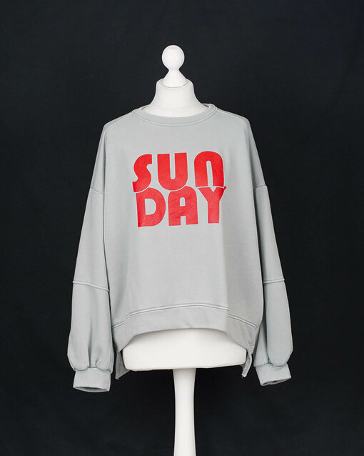 Cooler Sweater "SUNDAY" grau/rot (GW25)