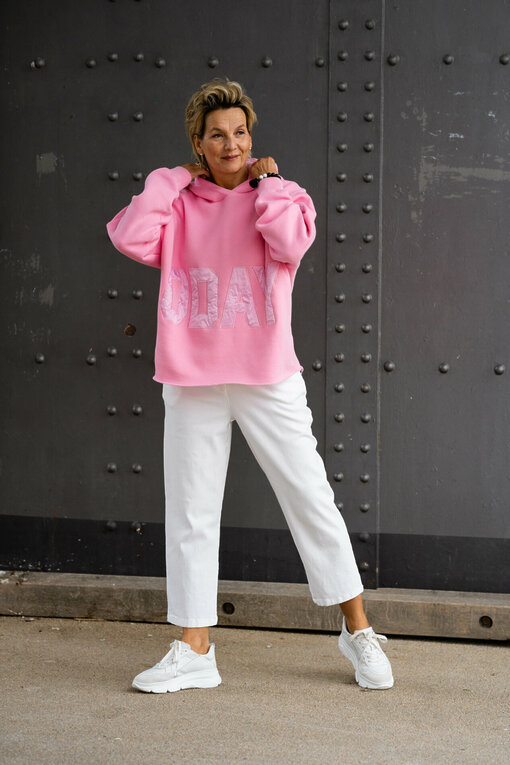 Statement Hoodie “ELIN” pink (10D106) / Chinohose “BETHANY” wollweiß (H37)