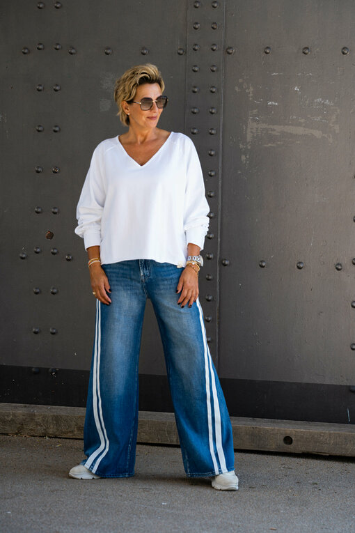 Sweatshirt "ELOA" white (CC12) / Jeans mit Streifen "TAMEA STRIPES" - city blue (ER19)