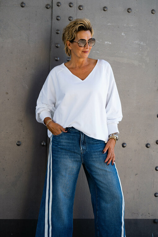 Sweatshirt "ELOA" white (CC12) / Jeans mit Streifen "TAMEA STRIPES" - city blue (ER19)