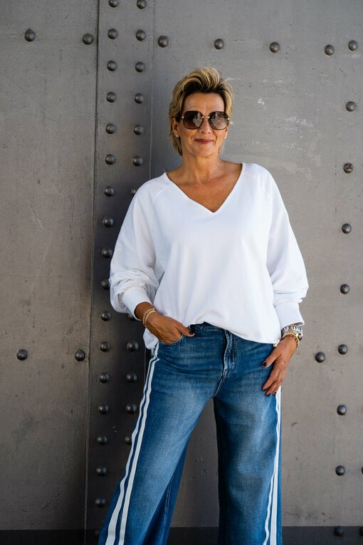 Sweatshirt "ELOA" white (CC12) / Jeans mit Streifen "TAMEA STRIPES" - city blue (ER19)