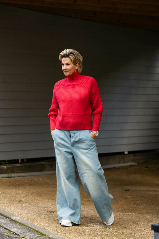 Strickpullover “KATHLEEN” red (GW224)/ Jeans “RYLEE” – vintage blue (GB08)