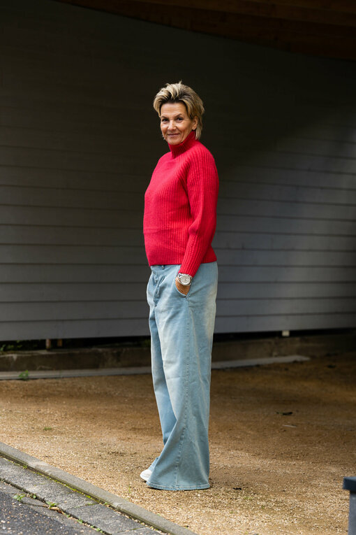 Strickpullover “KATHLEEN” red (GW224)/ Jeans “RYLEE” – vintage blue (GB08)