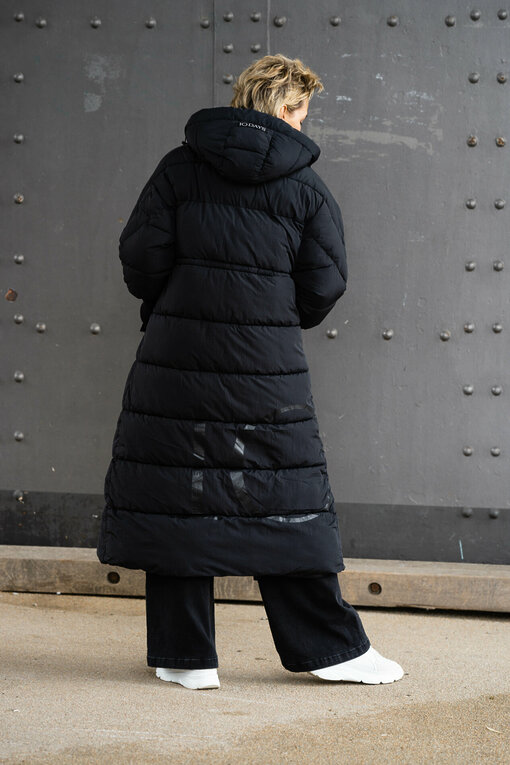 Long Puffer Jacket “OLIVIA” (10D81)/ Langarmshirt “DANIELA” schwarz (BA05) Wide Leg Jeans “YIBBI” black (H36)/