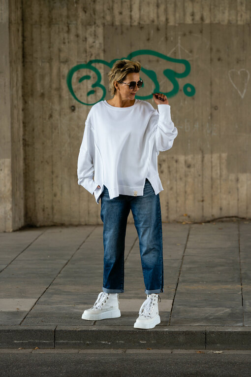 Soft Sweater “INA” white (CC04)/ Jeans “BROOKE” – day break (HL40)