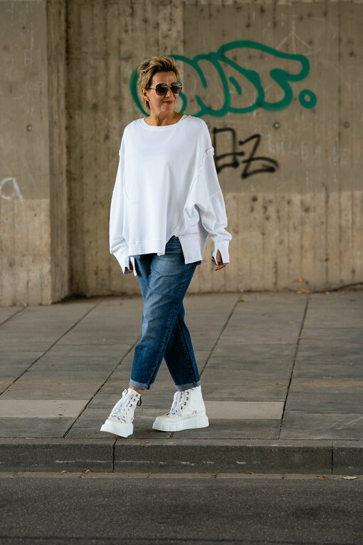 Soft Sweater “INA” white (CC04)/ Jeans “BROOKE” – day break (HL40)