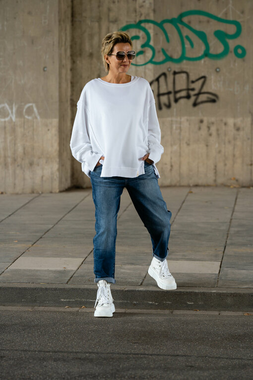 Soft Sweater “INA” white (CC04)/ Jeans “BROOKE” – day break (HL40)