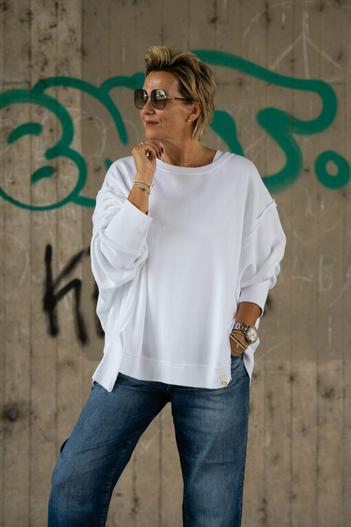 Soft Sweater “INA” white (CC04)/ Jeans “BROOKE” – day break (HL40)