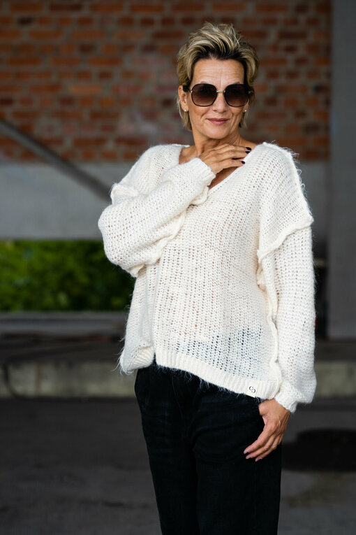 Strickpullover “INEZ” cream melange (CC02)/ Jeans “YIBBI” (H36)