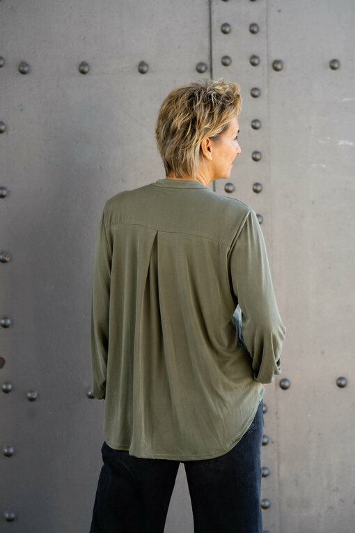 Edles Shirt "MALU" khaki (BA51) / Jeans “KALEA” - silent great grey (ER20)