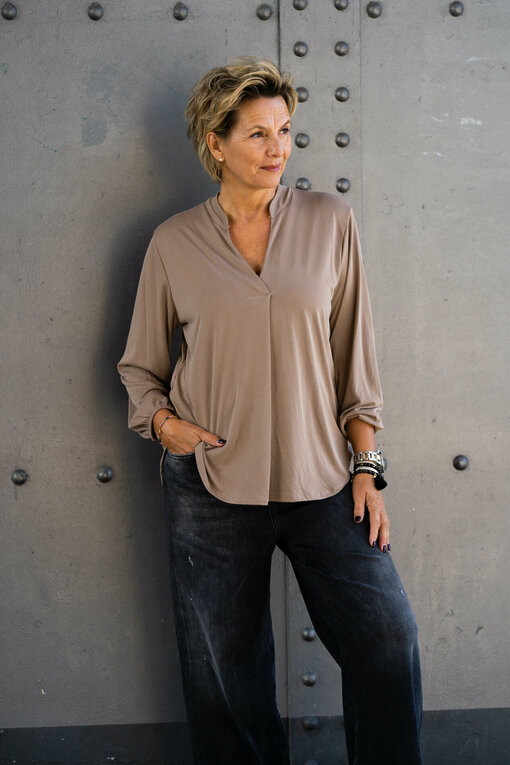 Edles Shirt "MALU" caramel (BA51) / Jeans “KALEA” - silent great grey (ER20)