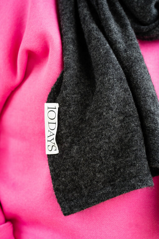 Alpakamix Schal "MARITA" antra melee (10D60) /  Kuscheliger Sweater “KIM” bright pink( 10D63)