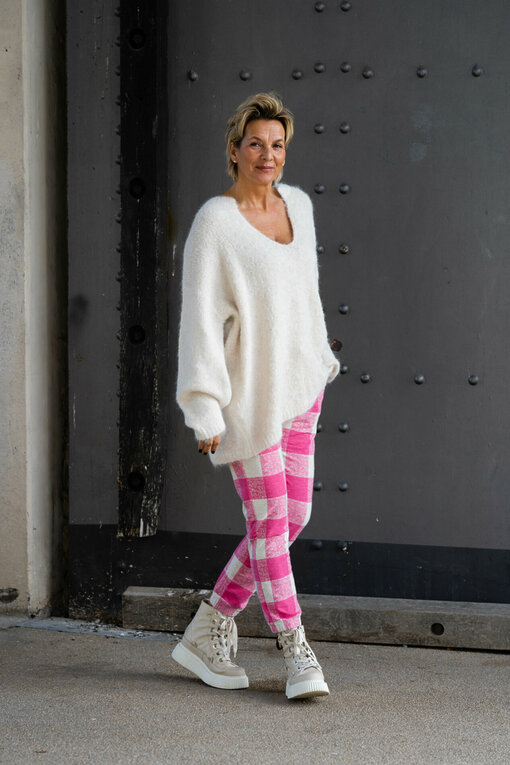 Regular Fit Cropped Jogger “KALINKA” bright pink (10D66) / Oversized Strickpullover “CAROLINE” creme (GW229)