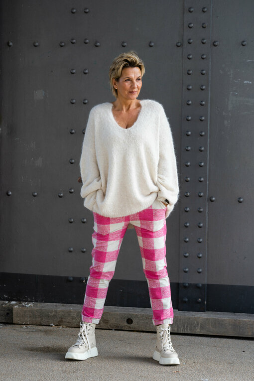 Regular Fit Cropped Jogger “KALINKA” bright pink (10D66) / Oversized Strickpullover “CAROLINE” creme (GW229)