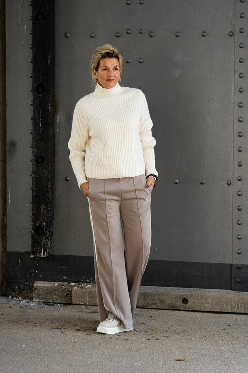 Coole Pants “POLLI” maple (ER113) / Trendiger Strickpullover “KATHLEEN” creme (GW224)