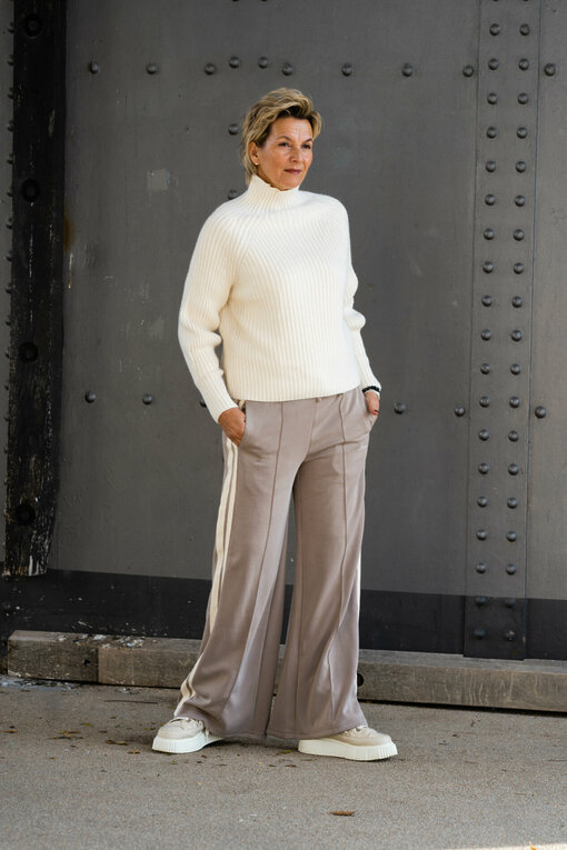 Coole Pants “POLLI” maple (ER113) / Trendiger Strickpullover “KATHLEEN” creme (GW224)