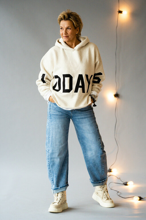 Statement Hoodie “ELIN” soft white melee (10D106) / Coole O-Shape Jeans "REBECCA" stonewashed blue(H05)