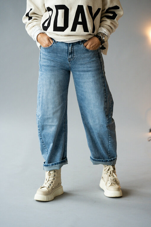 Statement Hoodie “ELIN” soft white melee (10D106) / Coole O-Shape Jeans "REBECCA" stonewashed blue (H05)