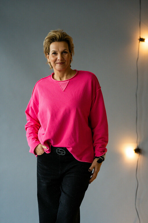 Funkelnde Jeans "KALEA SPARKLE" black (ER75) /Basic Sweatshirt "DEBBIE" pink (GW45)