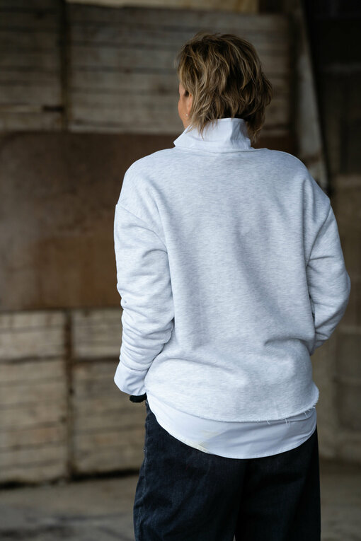 Kuscheliger Sweater “INU” grau meliert (GW35)