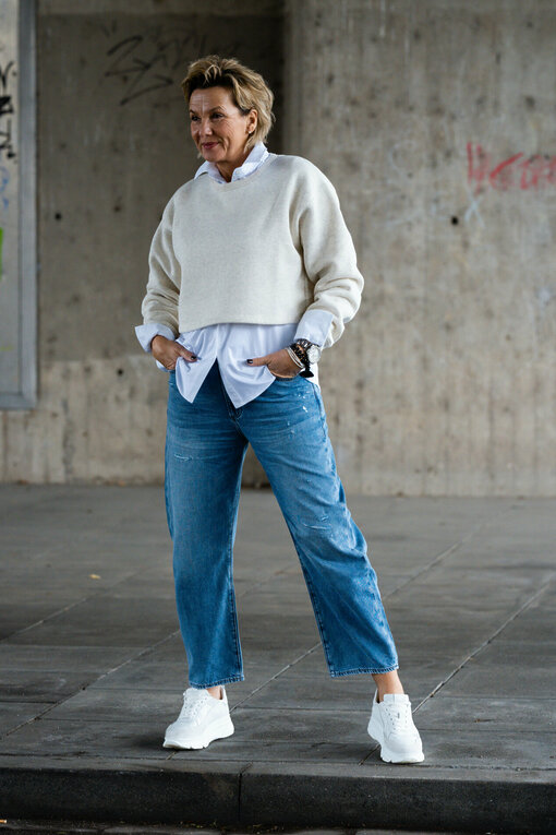 Cropped Sweater "ALICIA" soft white melee (10D46)/ Jeans “YOANA” – steel blue (ER28)