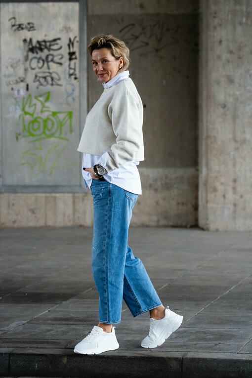 Cropped Sweater "ALICIA" soft white melee (10D46)/ Jeans “YOANA” – steel blue (ER28)