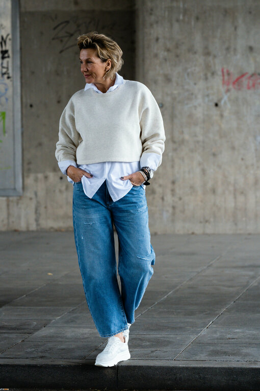 Cropped Sweater "ALICIA" soft white melee (10D46)/ Jeans “YOANA” – steel blue (ER28)